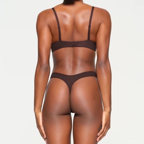 Skims Fits Everybody T-Shirt Bra in 36DDD - Picture 4 of 4
